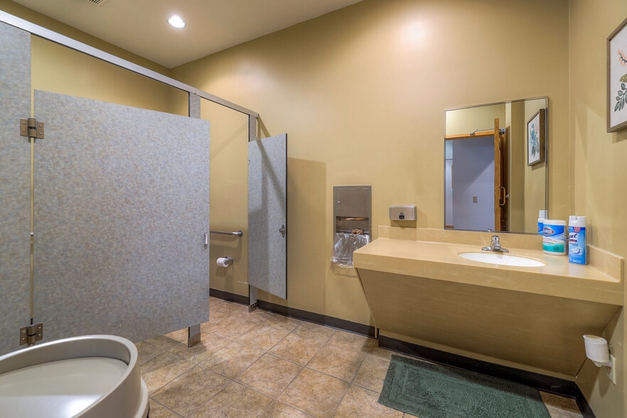 More Photos Of 8880 Ballentine St, Overland Park Office For Sale