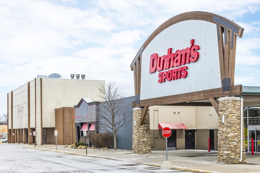 More Photos Of 1357 S Main, Adrian General Retail For Lease