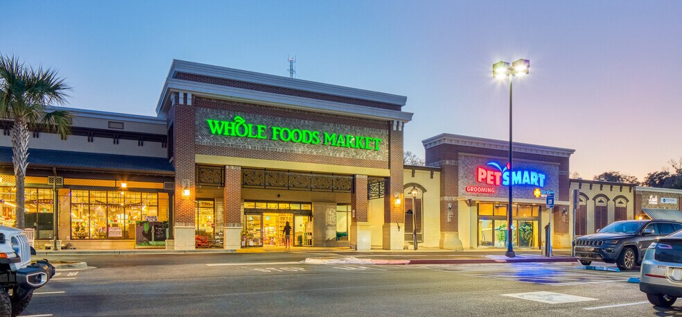 Primary Photo Of 1815-1821 E Victory Dr, Savannah Unknown For Lease