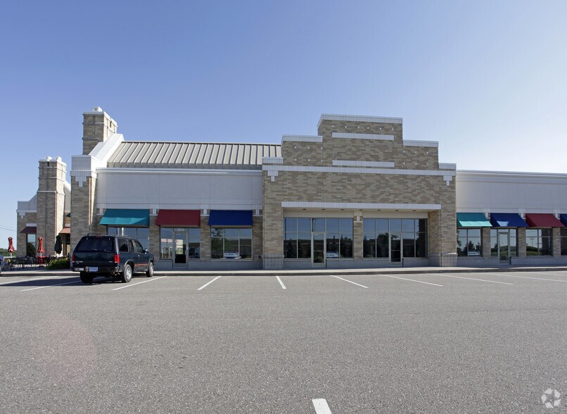 More Photos Of 104-114 Pioneer Trl, Chaska General Retail For Lease