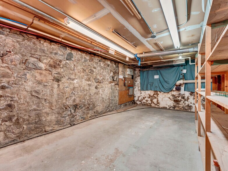 More Photos Of 622 3 St SE, Medicine Hat General Retail For Lease