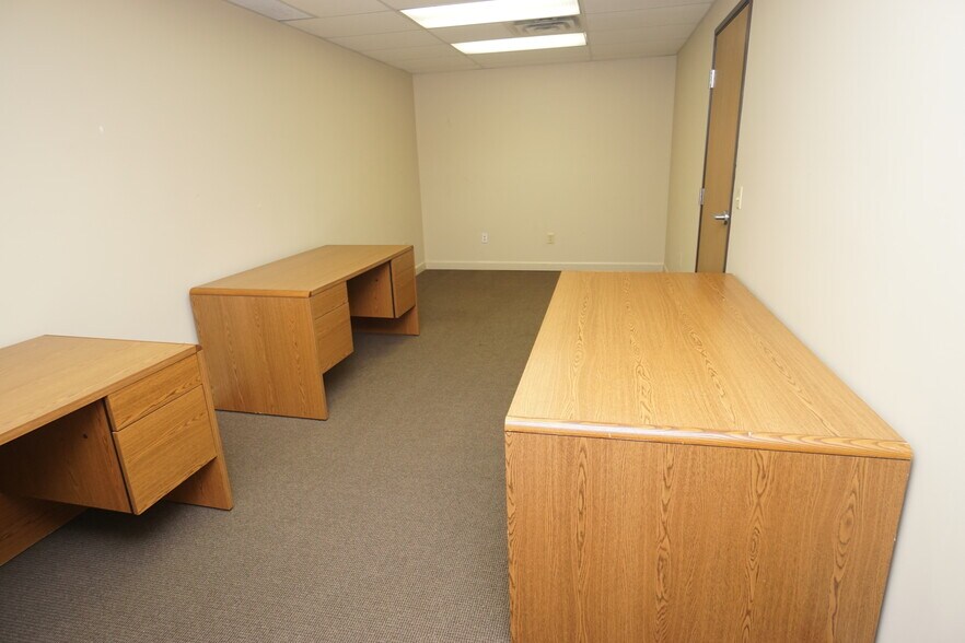 More Photos Of 12900 Haggerty Rd, Van Buren Township Warehouse For Lease