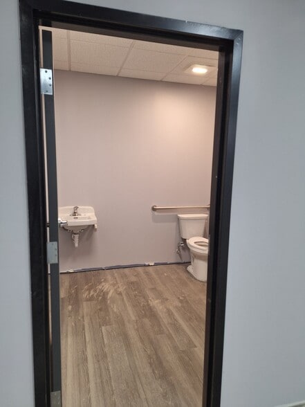 More Photos Of 270 Brewer St, East Hartford Warehouse For Lease