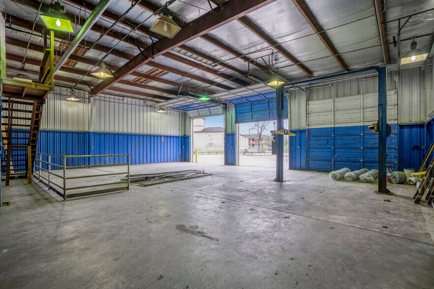 More Photos Of 80 Sorters McClellan rd, Kingwood Warehouse For Sale