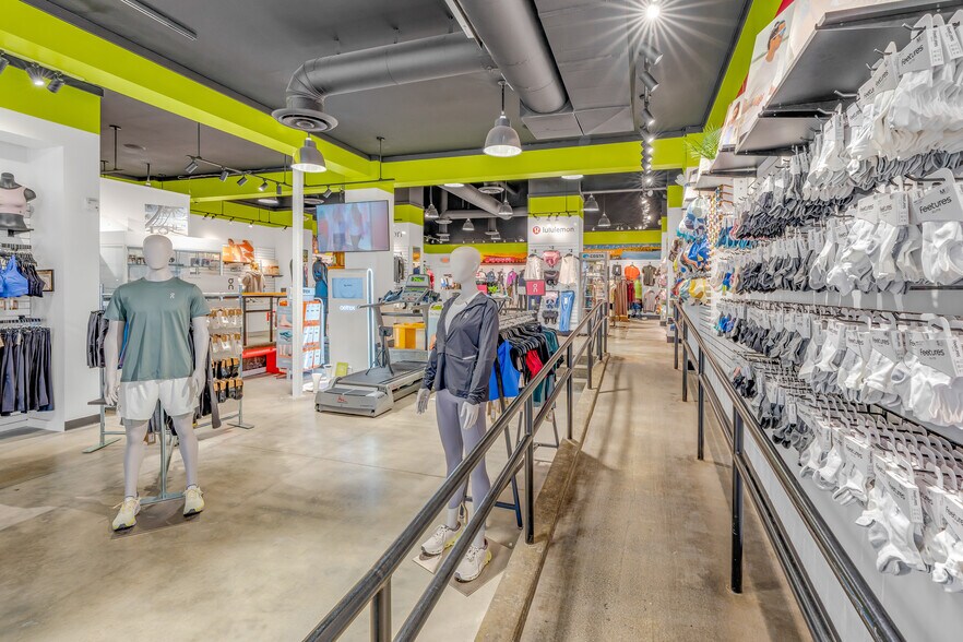 More Photos Of 211 Duval St, Key West General Retail For Lease