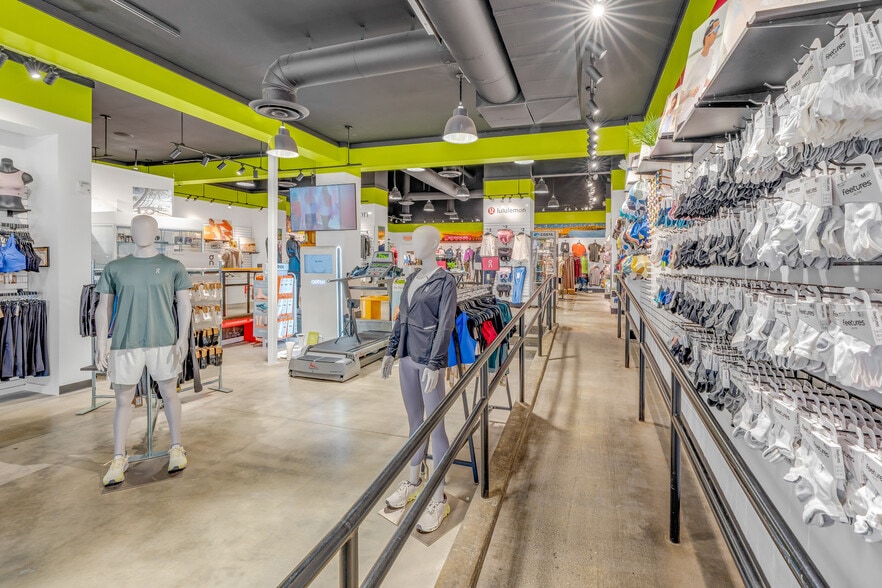 More Photos Of 211 Duval St, Key West General Retail For Lease