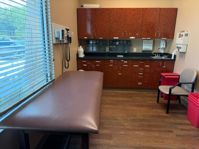 More Photos Of 8861 Davis Blvd, Keller Medical For Lease
