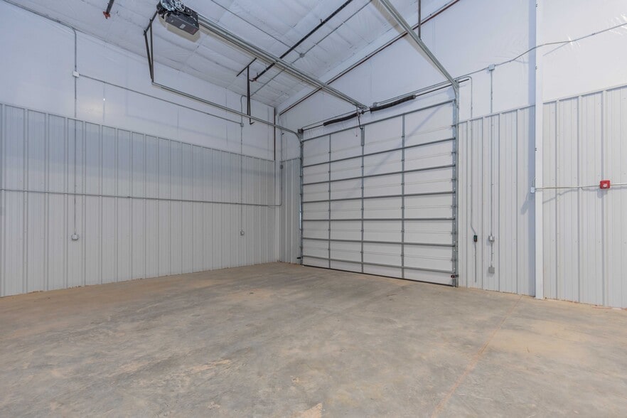 More Photos Of 3409 Airway Blvd, Amarillo Warehouse For Lease