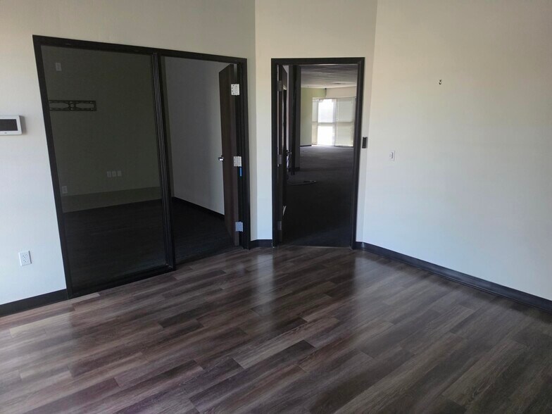 More Photos Of 5920 S Rainbow Blvd, Las Vegas Office For Sale