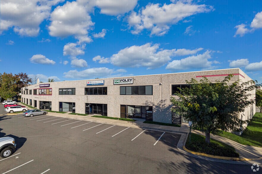 More Photos Of 8390 Terminal Rd, Lorton Warehouse For Lease