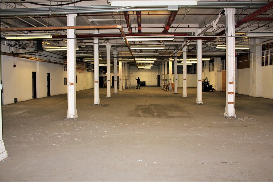 More Photos Of 400 N Lexington St, Pittsburgh Flex For Lease