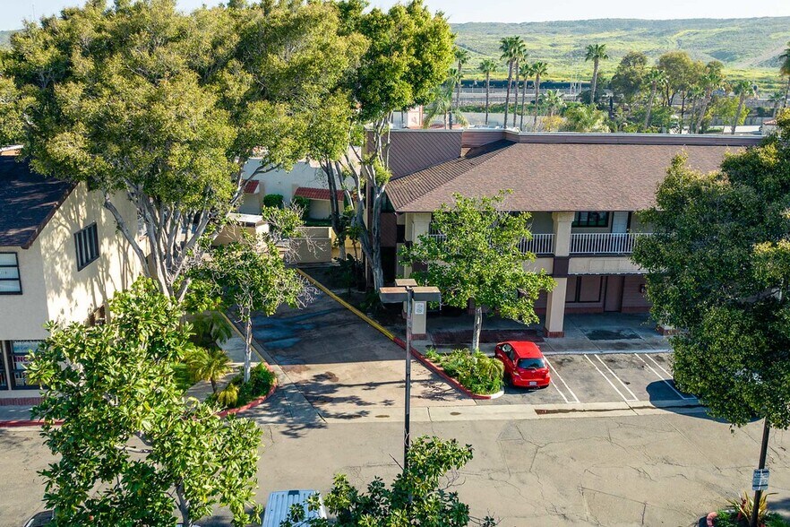 More Photos Of 4650 Border Village Rd, San Ysidro Office For Lease