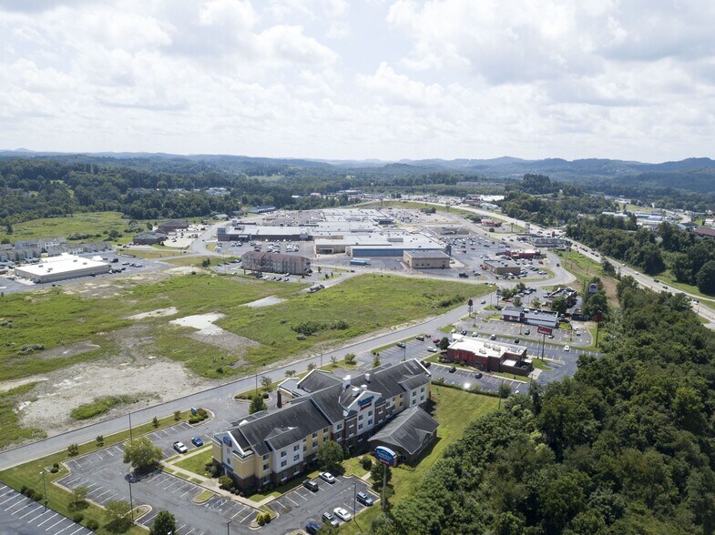 More Photos Of 2600 Middletown Commons, White Hall Coworking Space