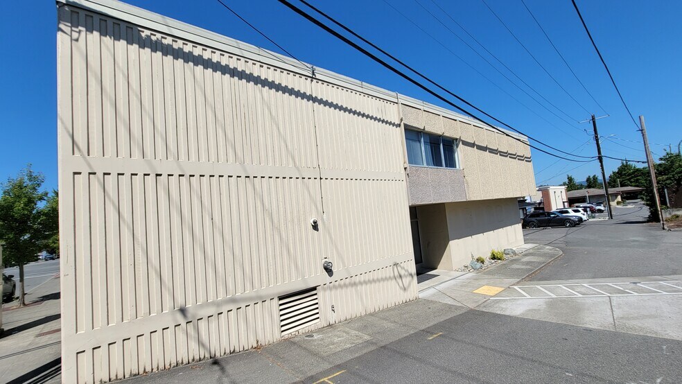 More Photos Of 501 N Olympic Ave, Arlington Bank For Sale