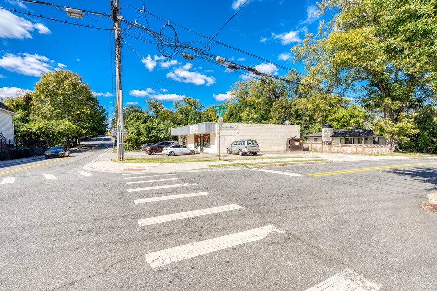 More Photos Of 301 NE Lemon St, Marietta Freestanding For Lease