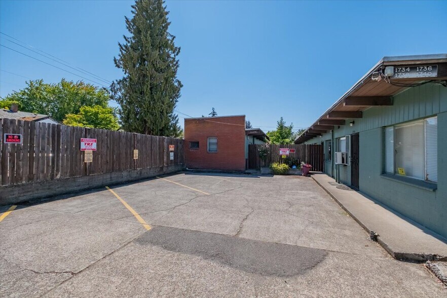 More Photos Of 1742 Center St NE, Salem Multifamily For Sale