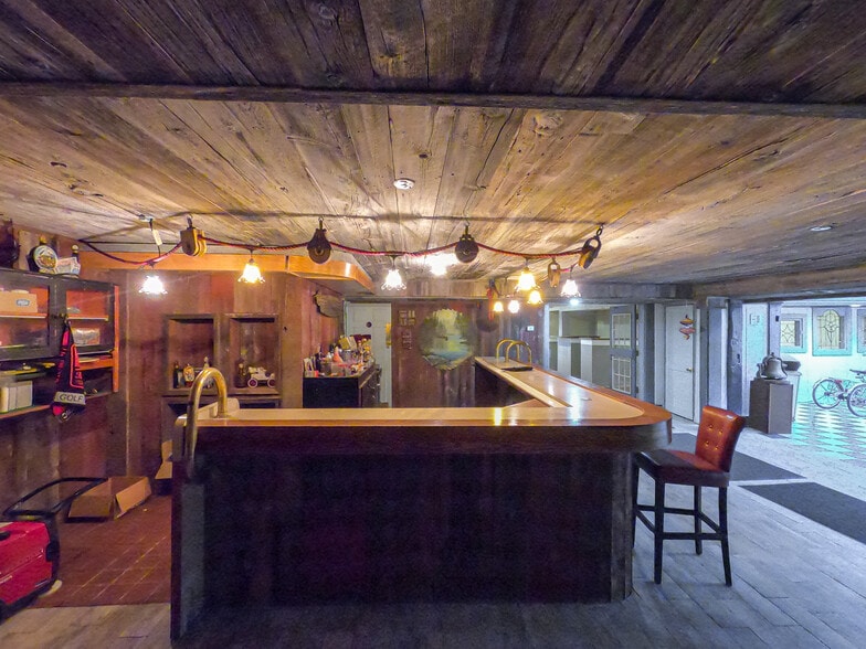 More Photos Of 2006-2024 S Airport Rd W, Traverse City Freestanding For Lease