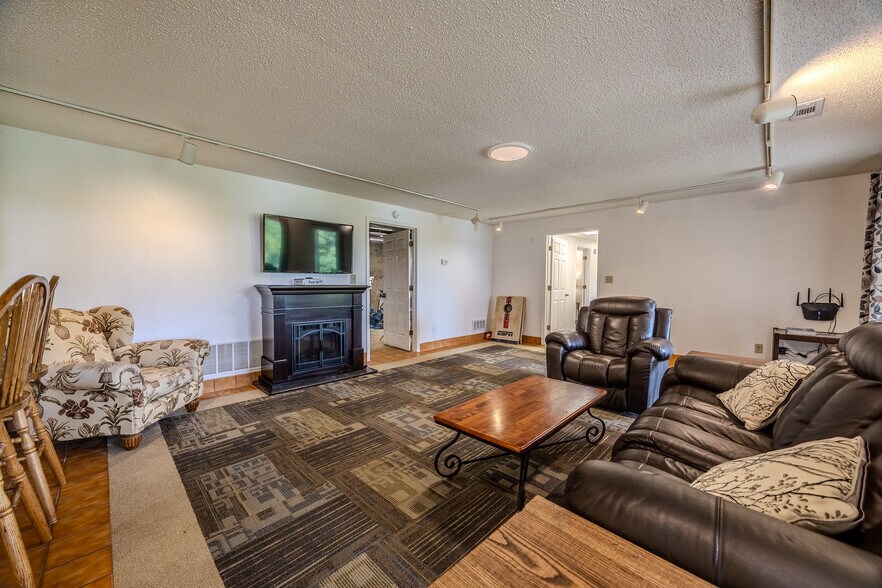 More Photos Of 2399 Twin Rivers Pt, Camdenton Trailer Camper Park For Sale