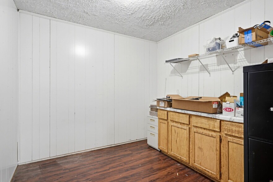 More Photos Of 765 E Washington St, Monticello Auto Repair For Sale
