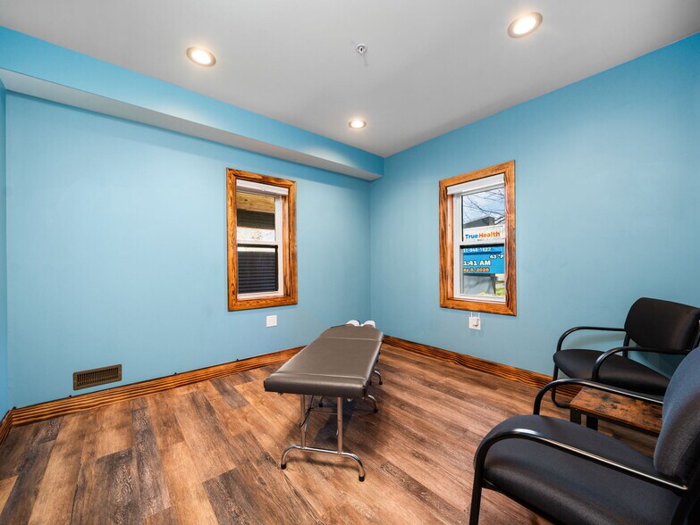 More Photos Of 1323 Cass St, Traverse City Flex For Sale