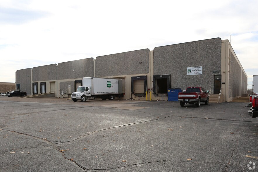 More Photos Of 4210 Will Rogers Pky, Oklahoma City Distribution For Lease