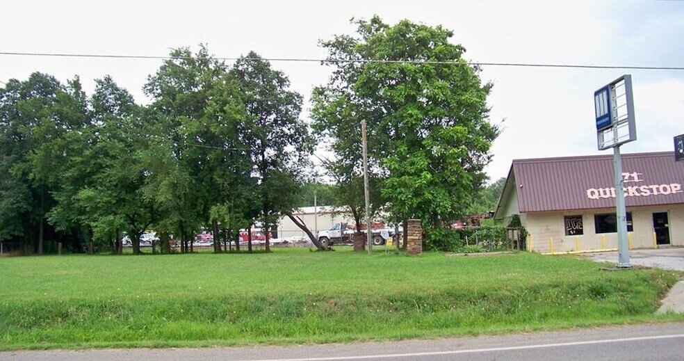 More Photos Of 681 N Main St, Waldron Service Station For Sale