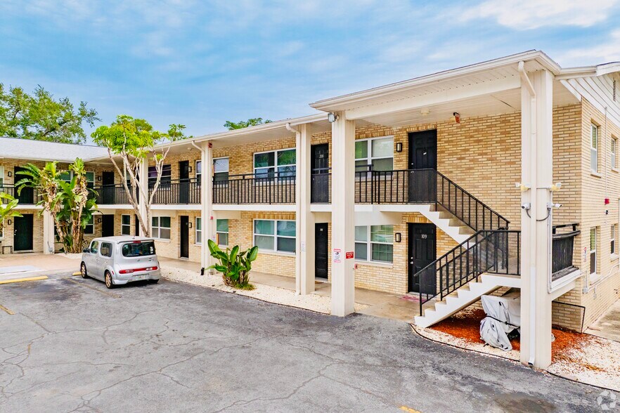 More Photos Of 600 Wildwood Way, Clearwater Apartments For Sale