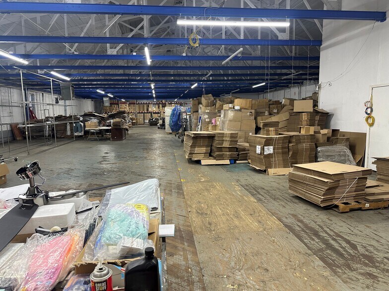 More Photos Of 85 Wagaraw Rd, Hawthorne Manufacturing For Lease