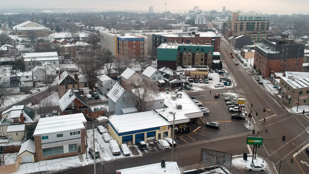 Primary Photo Of 471 Macdonnell St, Kingston General Retail For Sale