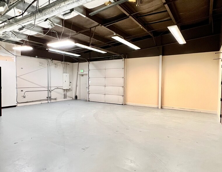 More Photos Of 1471 E Commercial Dr, Meridian Warehouse For Lease