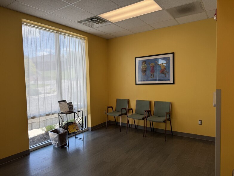 More Photos Of 829 Davis St, Blacksburg Medical For Sale