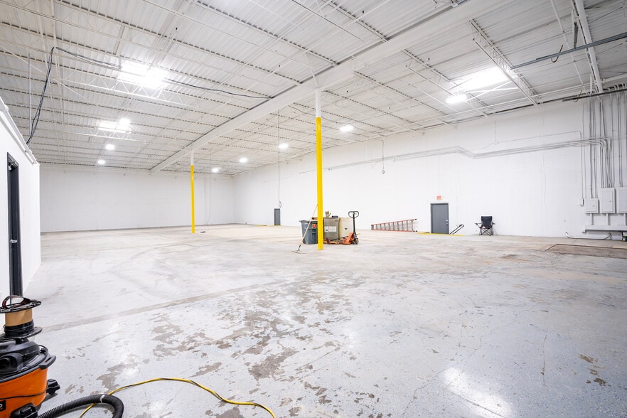 More Photos Of 2626 Sea Harbor Rd, Dallas Warehouse For Sale