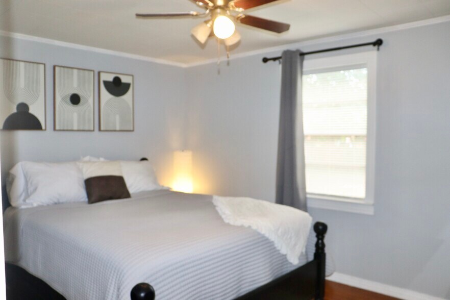 More Photos Of 303 Corman Ave, Troy Contractor Storage Yard For Sale