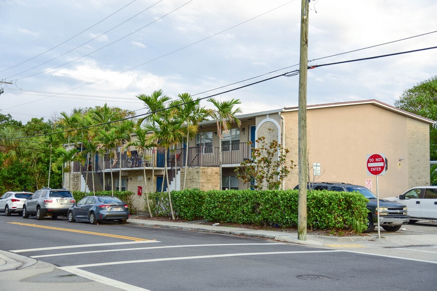 More Photos Of 409 4th Ave N, Lake Worth Apartments For Sale