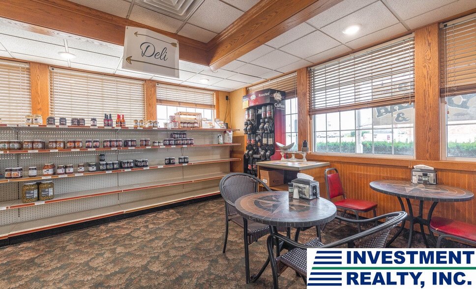 More Photos Of 60 Highway P, Cuba Freestanding For Sale