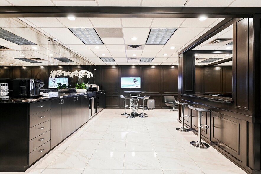 More Photos Of 630 S 3rd St, Las Vegas Office For Sale