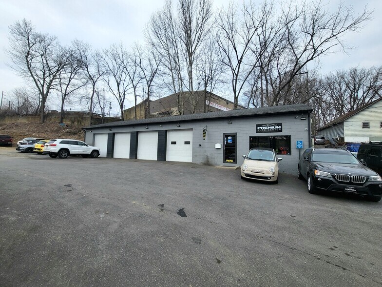 Primary Photo Of 615 Sumner Ave, Whitehall Auto Repair For Sale