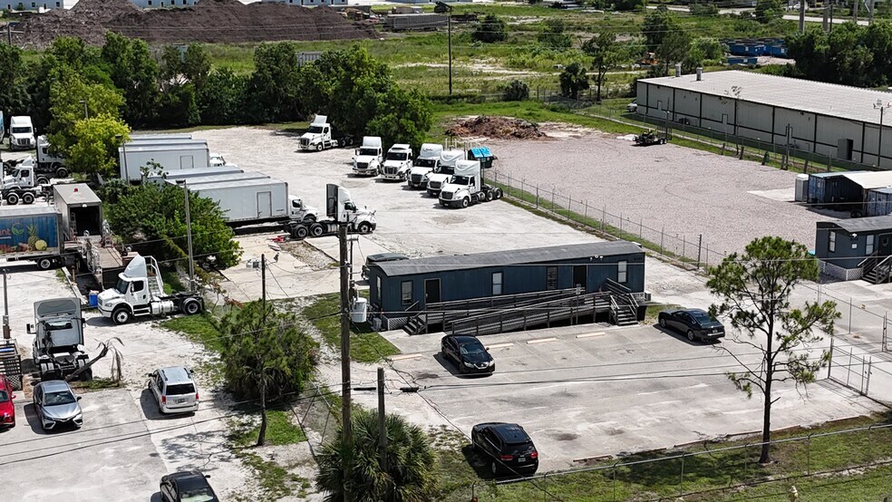 More Photos Of 8101 Mainline Pky, Fort Myers Warehouse For Lease