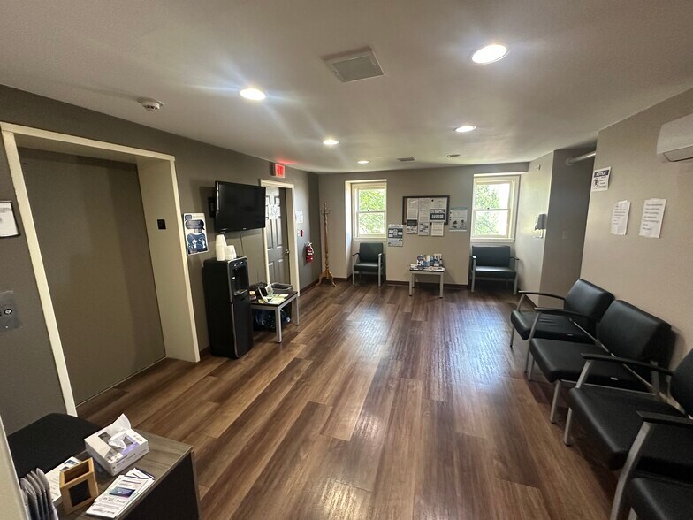 More Photos Of 1 Mound Ct, Merrimack Medical For Sale