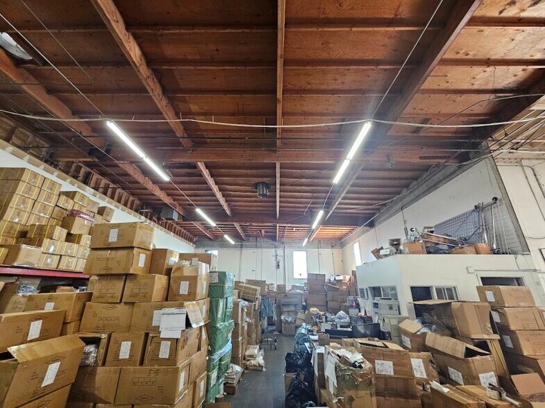 More Photos Of 516 E Jefferson Blvd, Los Angeles Warehouse For Sale
