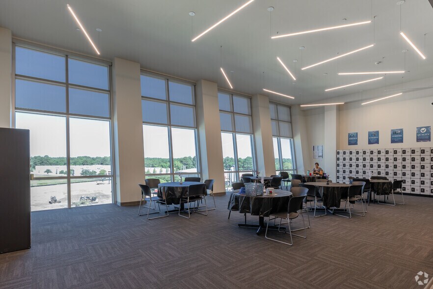 More Photos Of 8917 Louetta Rd, Spring Office For Lease