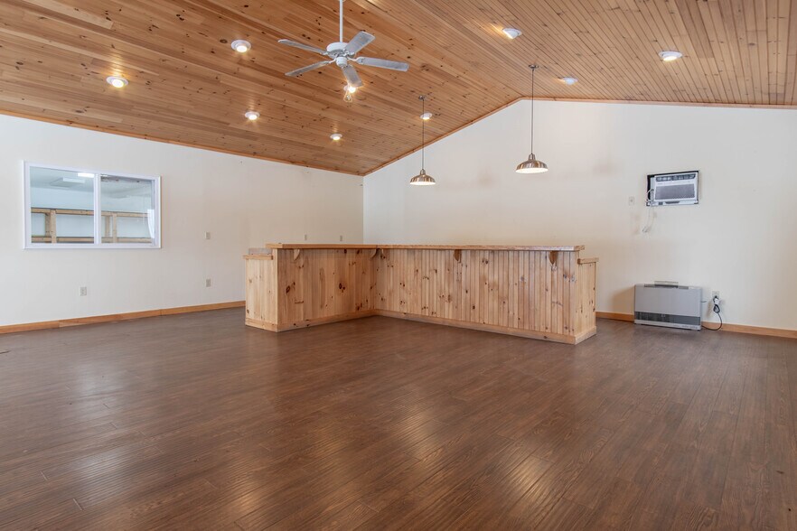 More Photos Of 43748/43752 NY-12 Rt, Alexandria Bay Freestanding For Sale