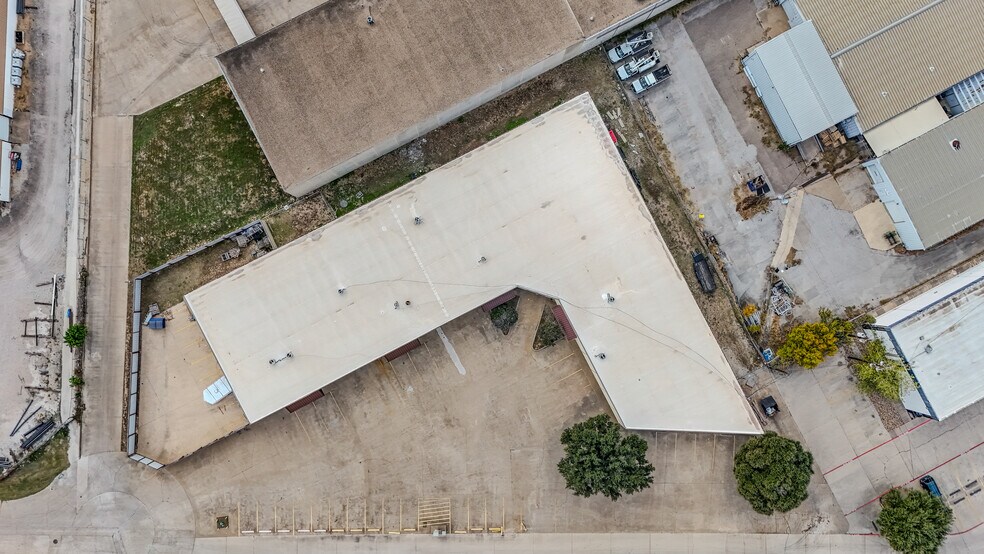 More Photos Of 1315 Colony Ct, Haltom City Distribution For Lease