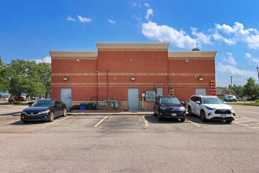 More Photos Of 6316 52nd St, Kenosha Freestanding For Lease