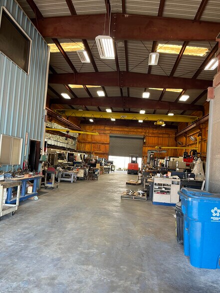 More Photos Of 1307 Iowa St, South Houston Industrial For Sale