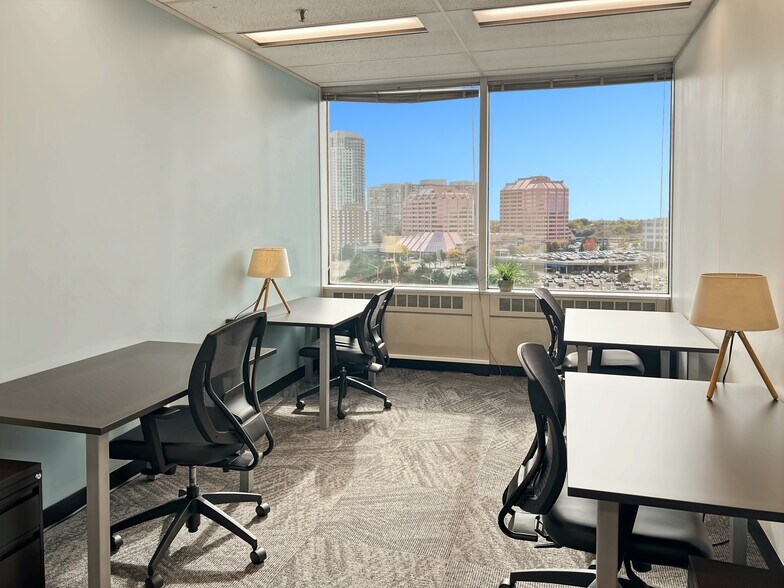 More Photos Of 2 Robert Speck Pky, Mississauga Coworking Space
