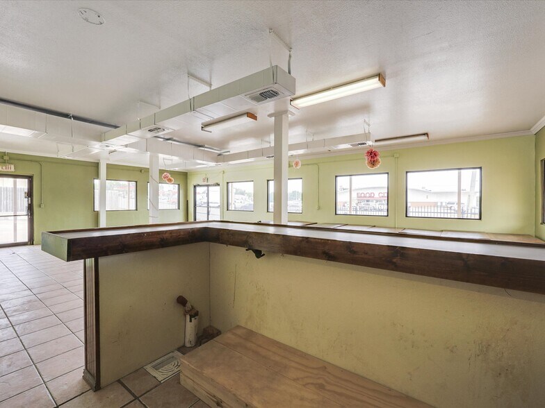 More Photos Of 1201 E Long Ave, Fort Worth General Retail For Sale