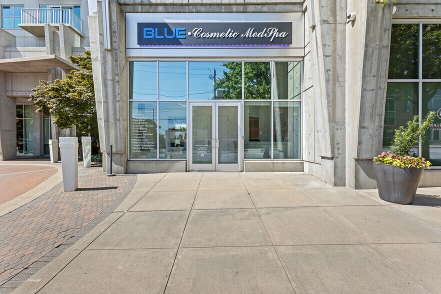 Primary Photo Of 250 Pharr Rd NE, Atlanta Apartments For Lease