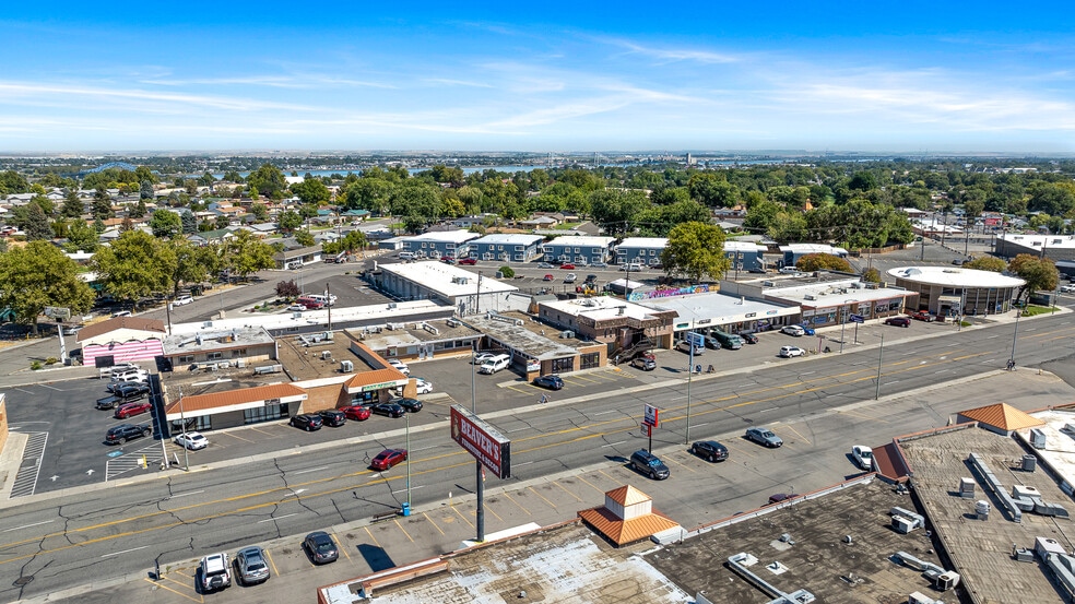 More Photos Of 101-131 Vista Way, Kennewick Storefront For Sale