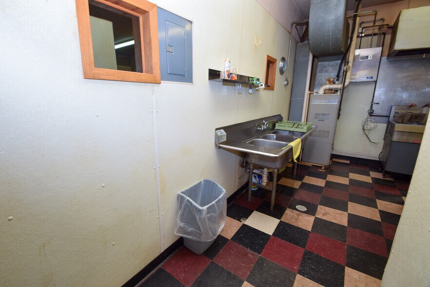 More Photos Of 111 Main St, Roscoe Bar For Sale